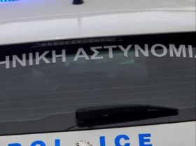 Χειροπέδες σε έναν 39χρονο που χτυπούσε καταστήματα στα νότια προάστια