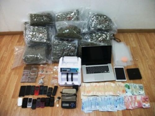 Συνελήφθησαν τέσσερα (4) άτομα για κατοχή και διακίνηση ναρκωτικών στα Νότια προάστια