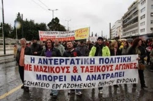 Μάλλον το ξέχασαν στο Δήμο  γιατί έχουν δέντρο να φωταγωγήσουν;;;