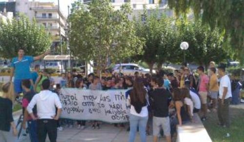 Βγήκαν στο δρόμο οι μαθητές της Ηλιούπολης