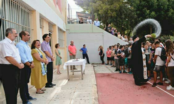 Η αντιπεριφερειάρχης Ερμ. Κυπριανίδου σε αγιασμό σχολείου στην Ηλιούπολη