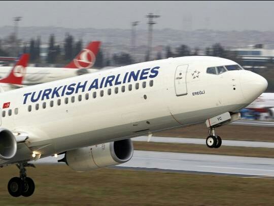 Παρέμβαση του Ρουβίκωνα στα γραφεία της Turkish Airlines στον Άλιμο.