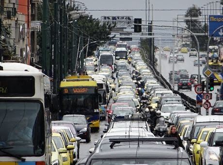 Πληροφορίες για τροχαίο ατύχημα ζητά η Τροχαία.