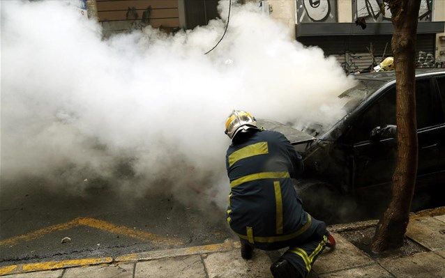 Καλλιθέα: πυρκαγιά  σε ένα Ε.Ι.Χ. όχημα και ένα μοτοποδήλατο.