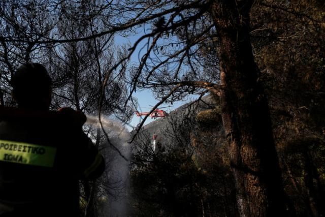 Φλόγες 20 μέτρων και δραματικές στιγμές από τη φωτιά στον Υμηττό! Διάσπαρτες εστίες, δεν υπάρχει ενεργό μέτωπο, δεν κινδυνεύει η Καισαριανή