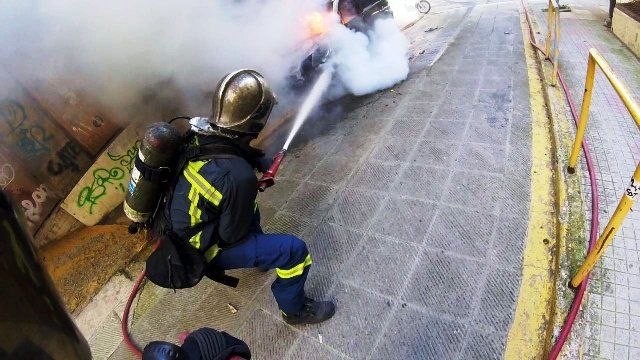 Πυρκαγιά σε αυτοκίνητο στην Λ. Αθηνών