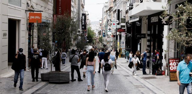 Αγίου Πνεύματος 2020: Κλειστό το Δημόσιο, οι τράπεζες. Ανοιχτά στην Αθήνα τα καταστήματα.