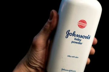 Καρκινογόνο το ταλκ για μωρά της Johnson & Johnson! Το γνώριζαν εδώ και… 47 χρόνια