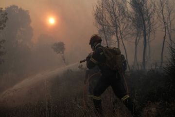 Φωτιά στην Κερατέα - Κλειστή η Λεωφόρος Λαυρίου