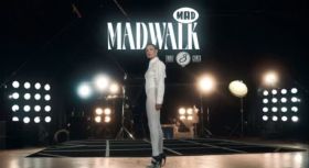 Madwalk 2024 by Three Cents: Κυκλοφόρησε το εντυπωσιακό official video με πρωταγωνίστρια τη Βίκυ Καγιά